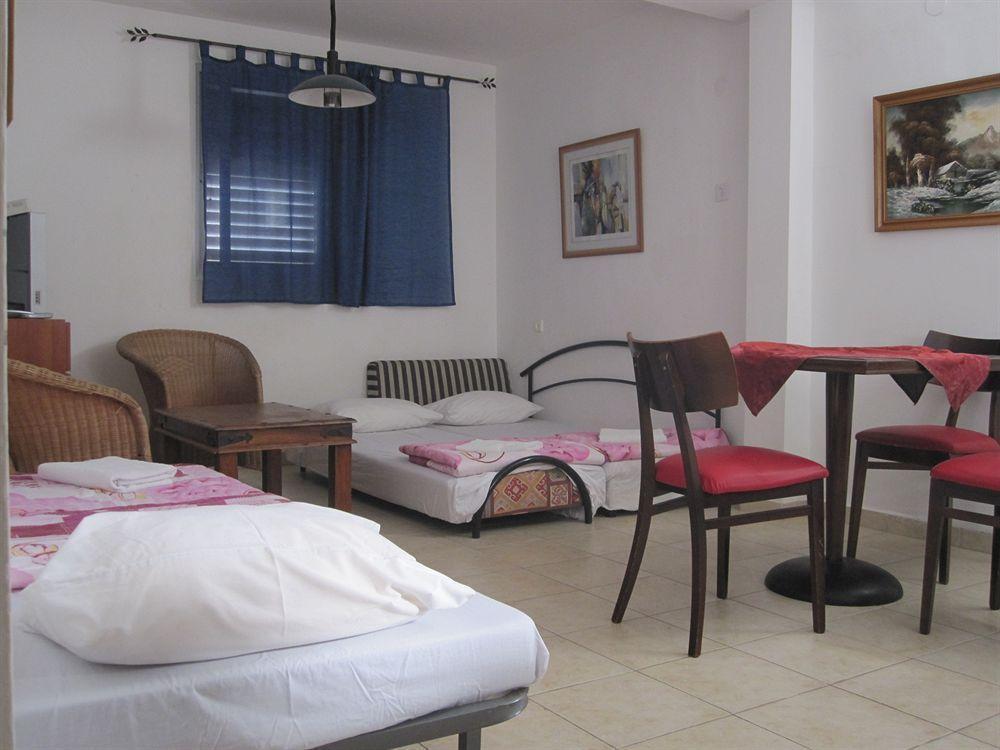 Ga'Aton Motel Nahariya Exteriör bild