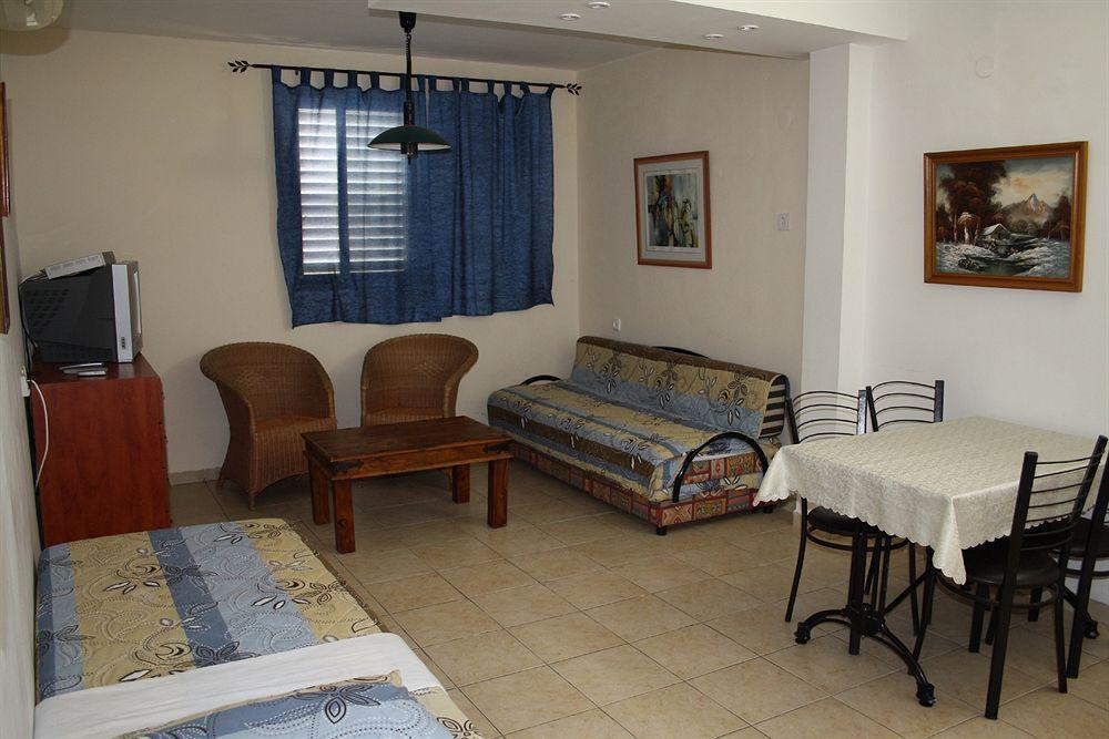 Ga'Aton Motel Nahariya Exteriör bild