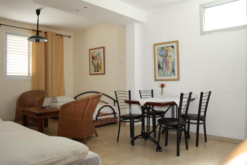 Ga'Aton Motel Nahariya Exteriör bild