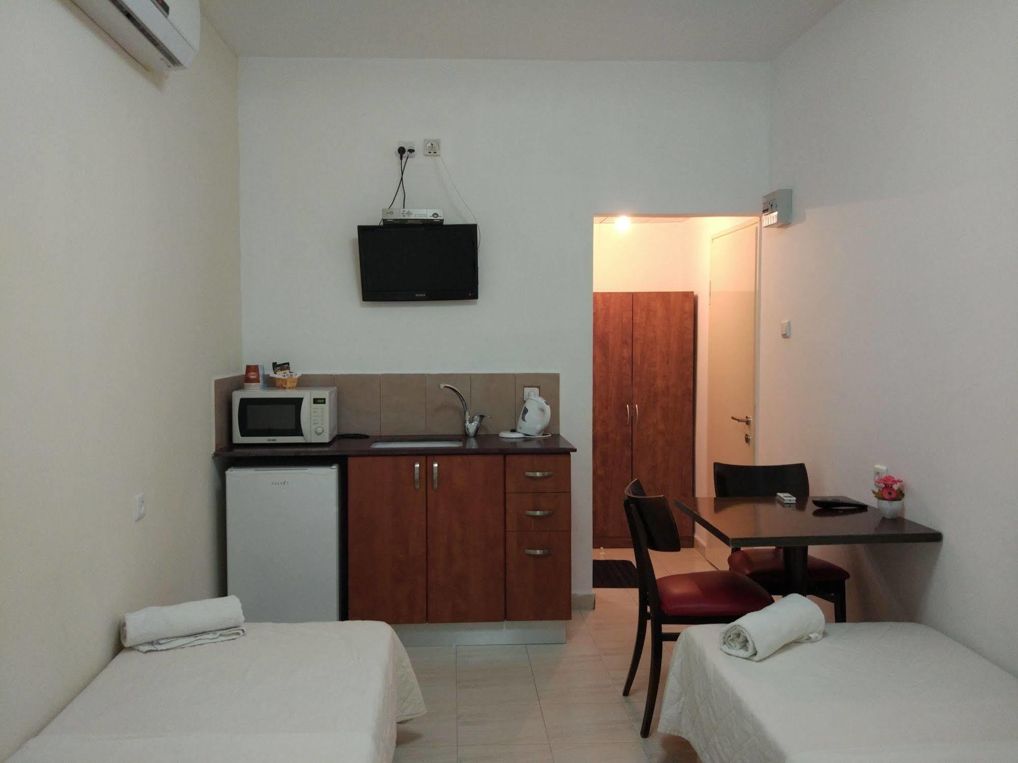Ga'Aton Motel Nahariya Exteriör bild