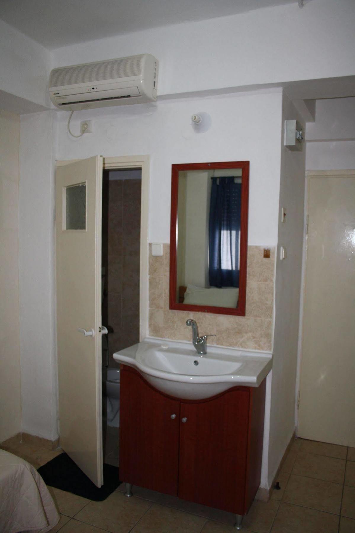 Ga'Aton Motel Nahariya Exteriör bild