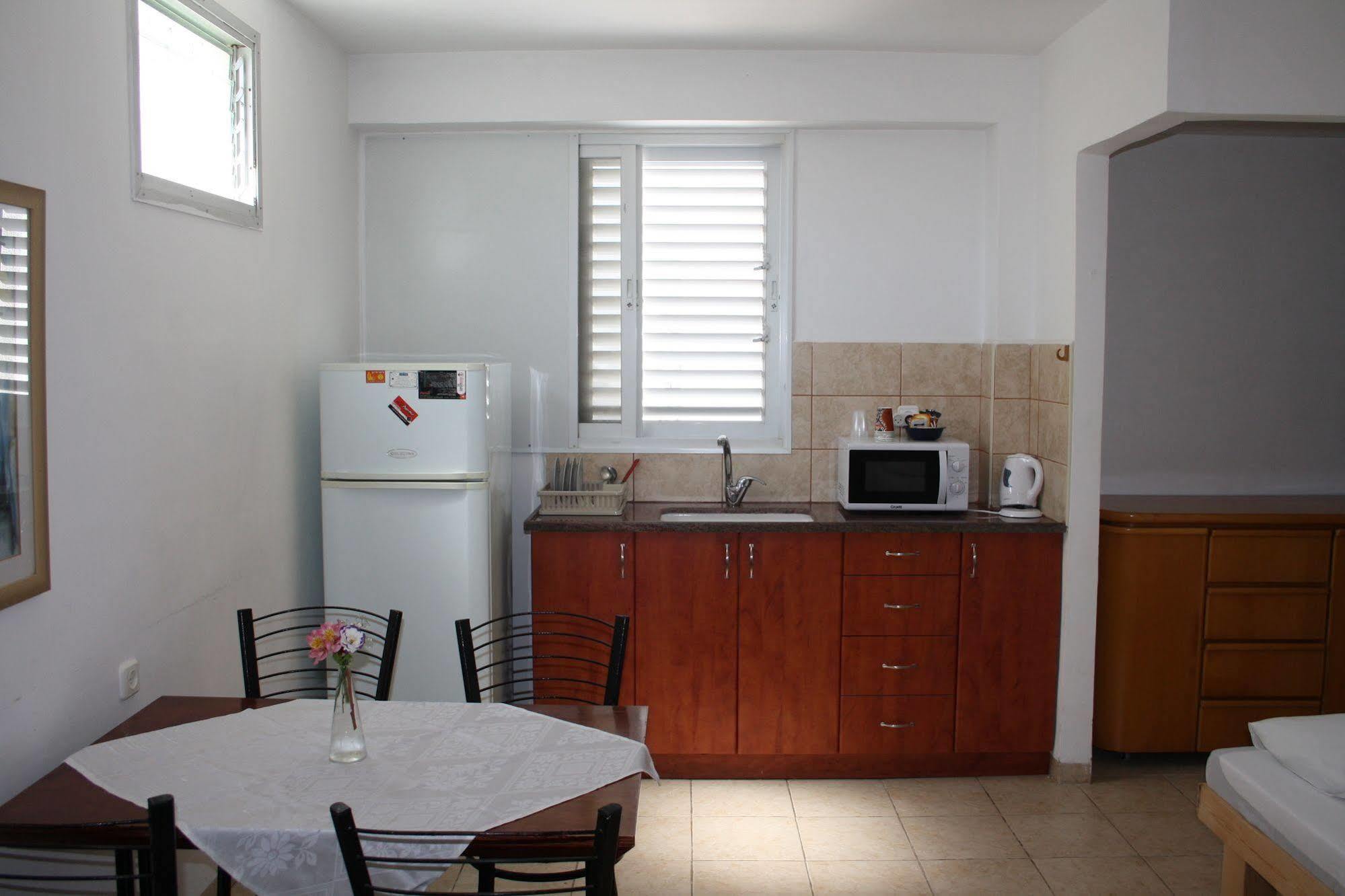 Ga'Aton Motel Nahariya Exteriör bild
