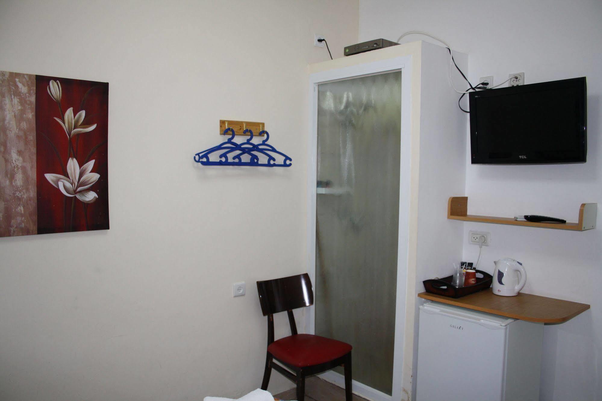 Ga'Aton Motel Nahariya Exteriör bild