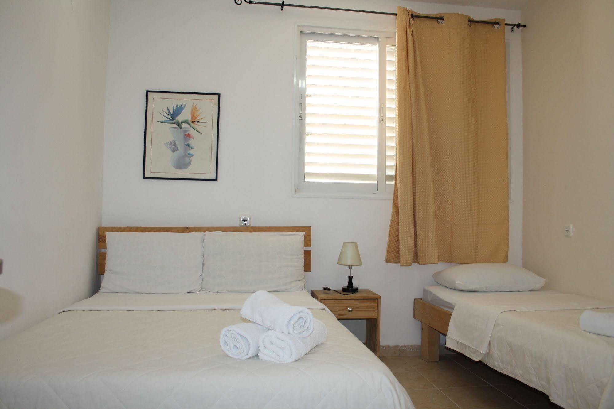Ga'Aton Motel Nahariya Exteriör bild