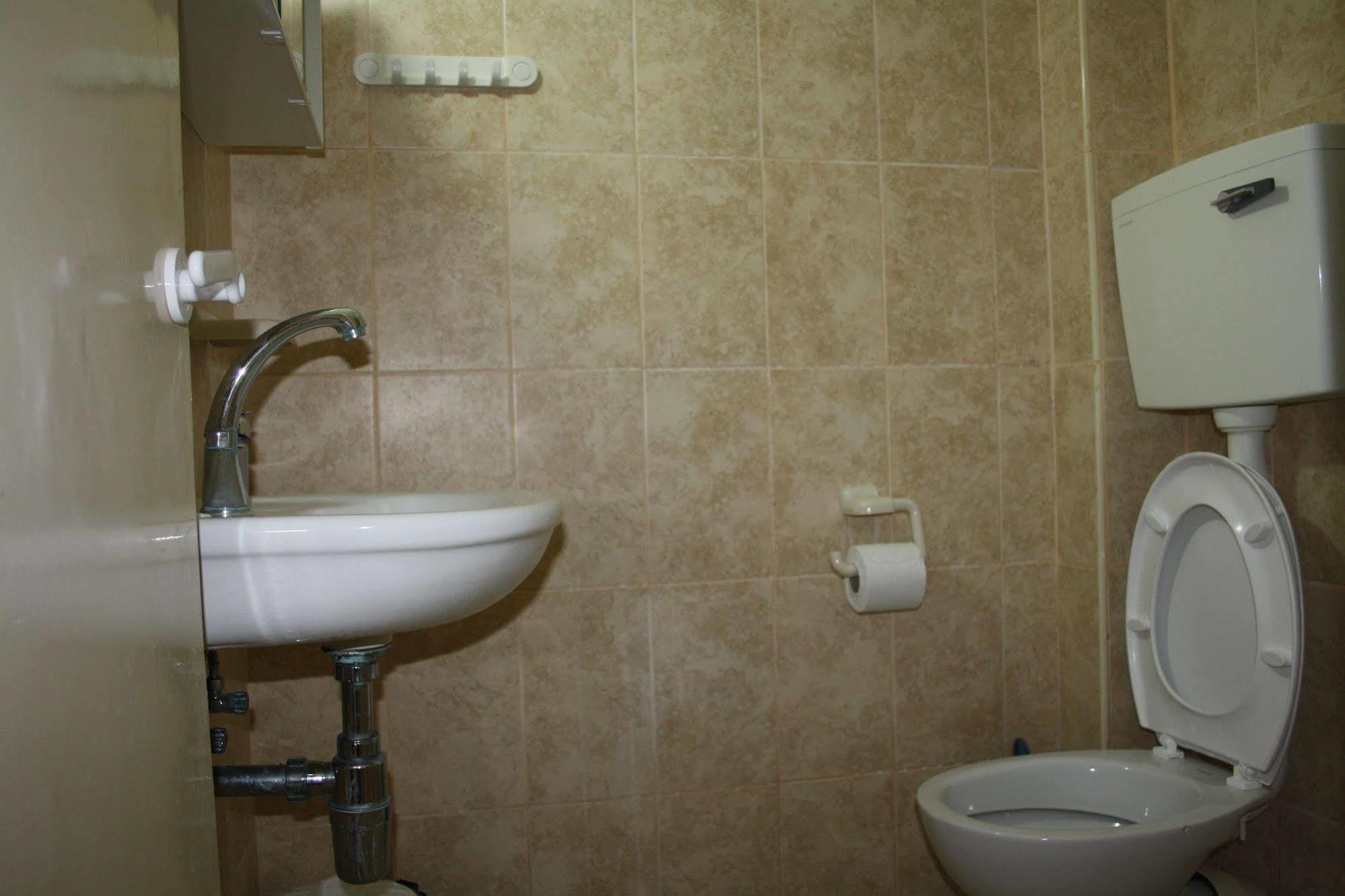 Ga'Aton Motel Nahariya Exteriör bild