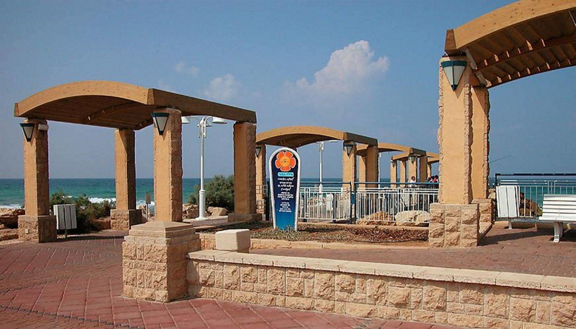 Ga'Aton Motel Nahariya Exteriör bild